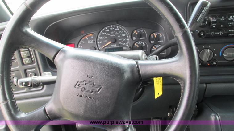 image for item G9276 2002 Chevrolet Silverado 2500HD Ext. Cab pickup truck