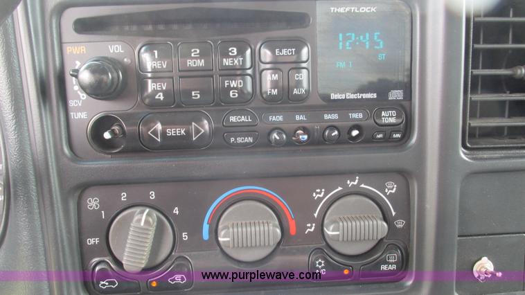 image for item G9276 2002 Chevrolet Silverado 2500HD Ext. Cab pickup truck