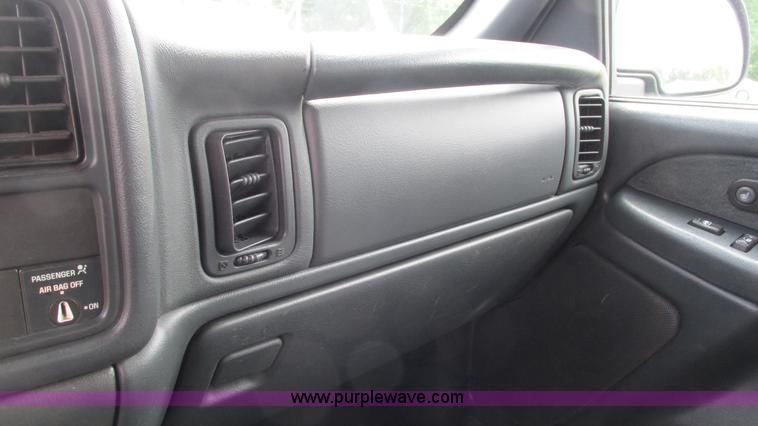 image for item G9276 2002 Chevrolet Silverado 2500HD Ext. Cab pickup truck