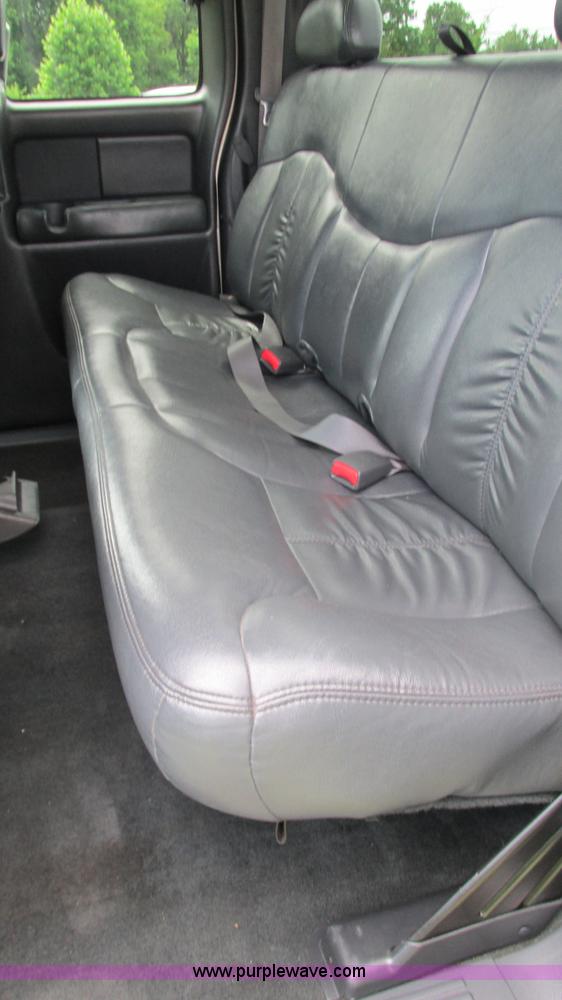 image for item G9276 2002 Chevrolet Silverado 2500HD Ext. Cab pickup truck