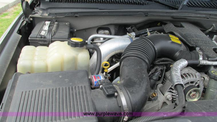 image for item G9276 2002 Chevrolet Silverado 2500HD Ext. Cab pickup truck