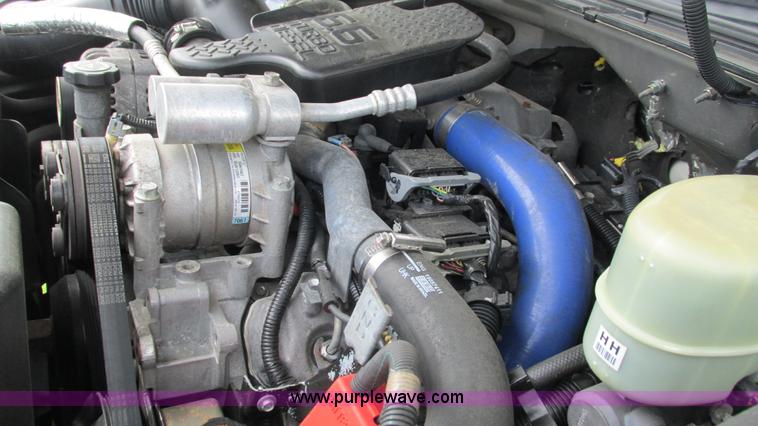 image for item G9276 2002 Chevrolet Silverado 2500HD Ext. Cab pickup truck