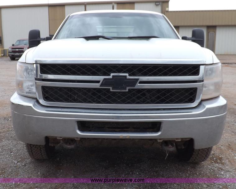 image for item H1754 2011 Chevrolet Silverado 2500HD Ext. Cab flatbed truck