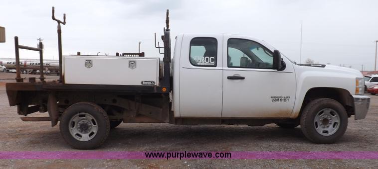 image for item H1754 2011 Chevrolet Silverado 2500HD Ext. Cab flatbed truck