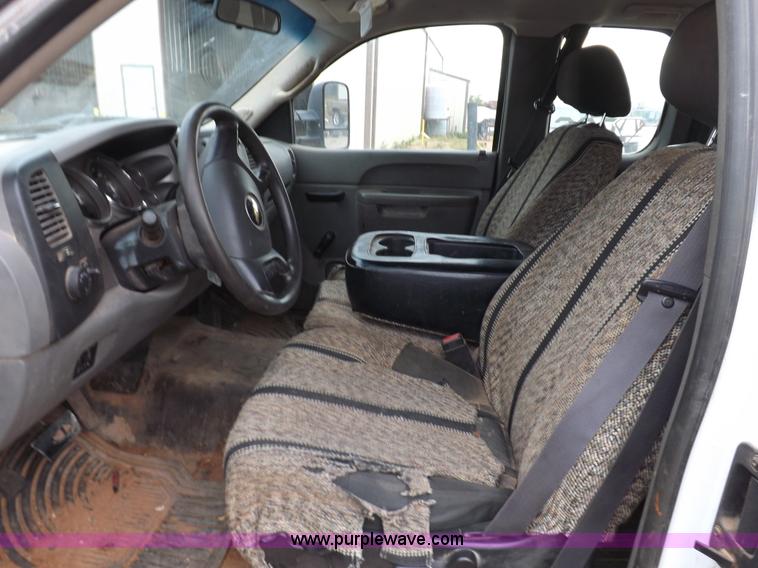 image for item H1754 2011 Chevrolet Silverado 2500HD Ext. Cab flatbed truck