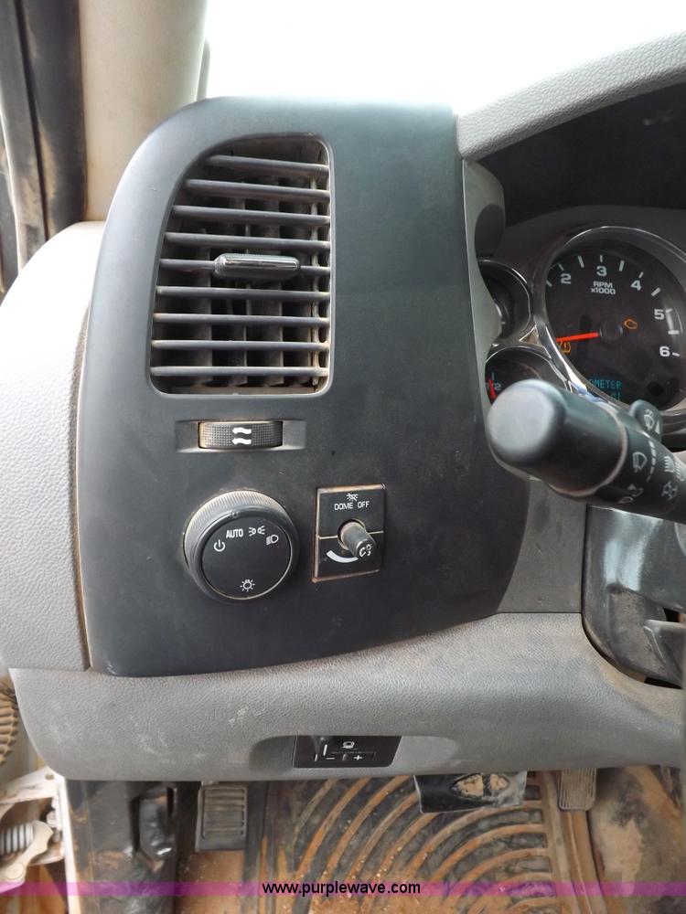 image for item H1754 2011 Chevrolet Silverado 2500HD Ext. Cab flatbed truck