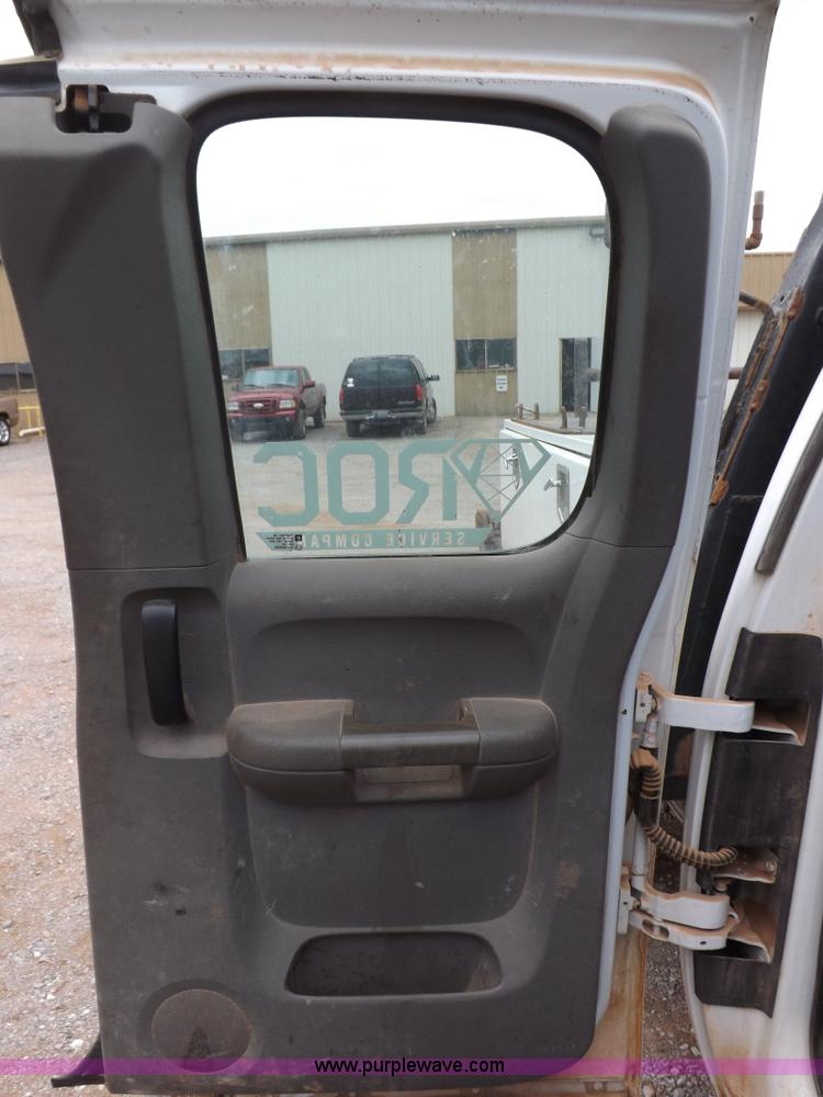 image for item H1754 2011 Chevrolet Silverado 2500HD Ext. Cab flatbed truck