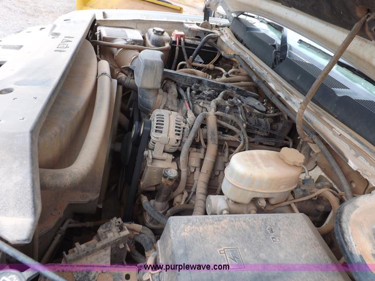 image for item H1754 2011 Chevrolet Silverado 2500HD Ext. Cab flatbed truck