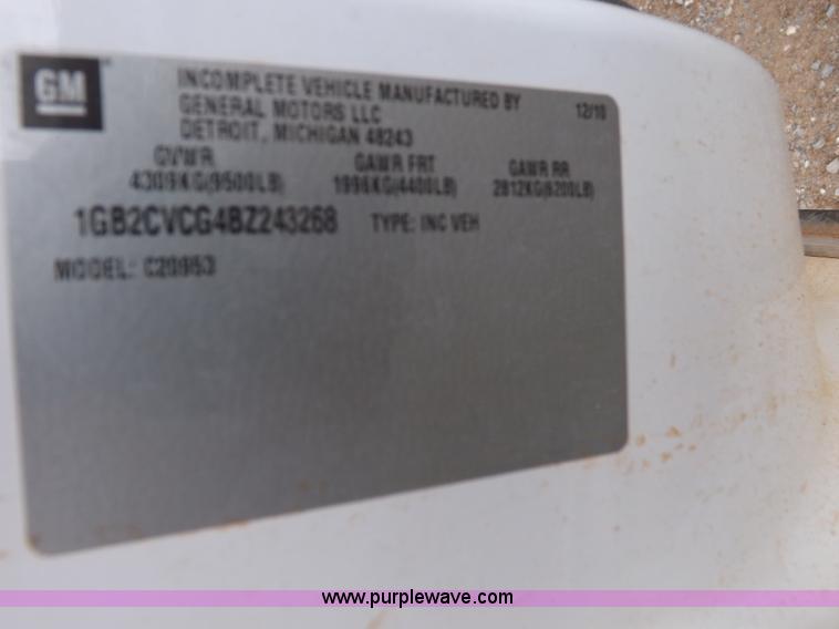 image for item H1754 2011 Chevrolet Silverado 2500HD Ext. Cab flatbed truck