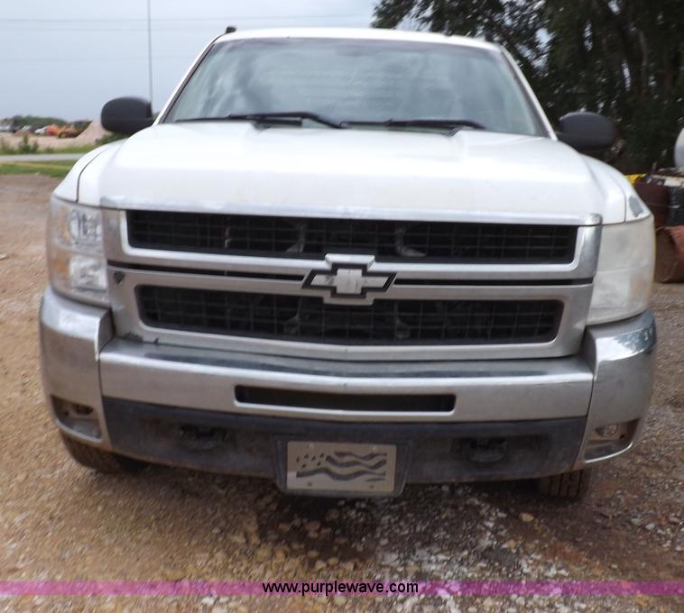 image for item H1756 2009 Chevrolet Silverado 2500HD Ext. Cab flatbed truck