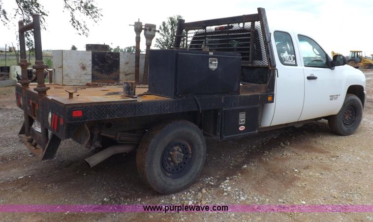 image for item H1756 2009 Chevrolet Silverado 2500HD Ext. Cab flatbed truck