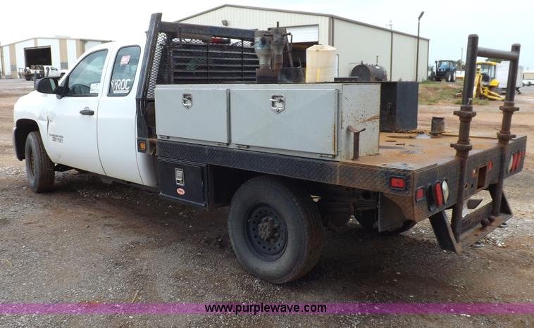 image for item H1756 2009 Chevrolet Silverado 2500HD Ext. Cab flatbed truck