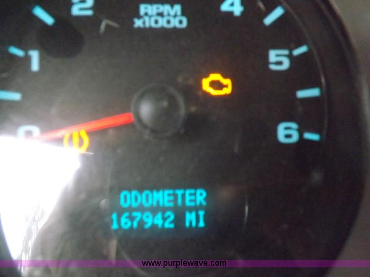 image for item H1756 2009 Chevrolet Silverado 2500HD Ext. Cab flatbed truck