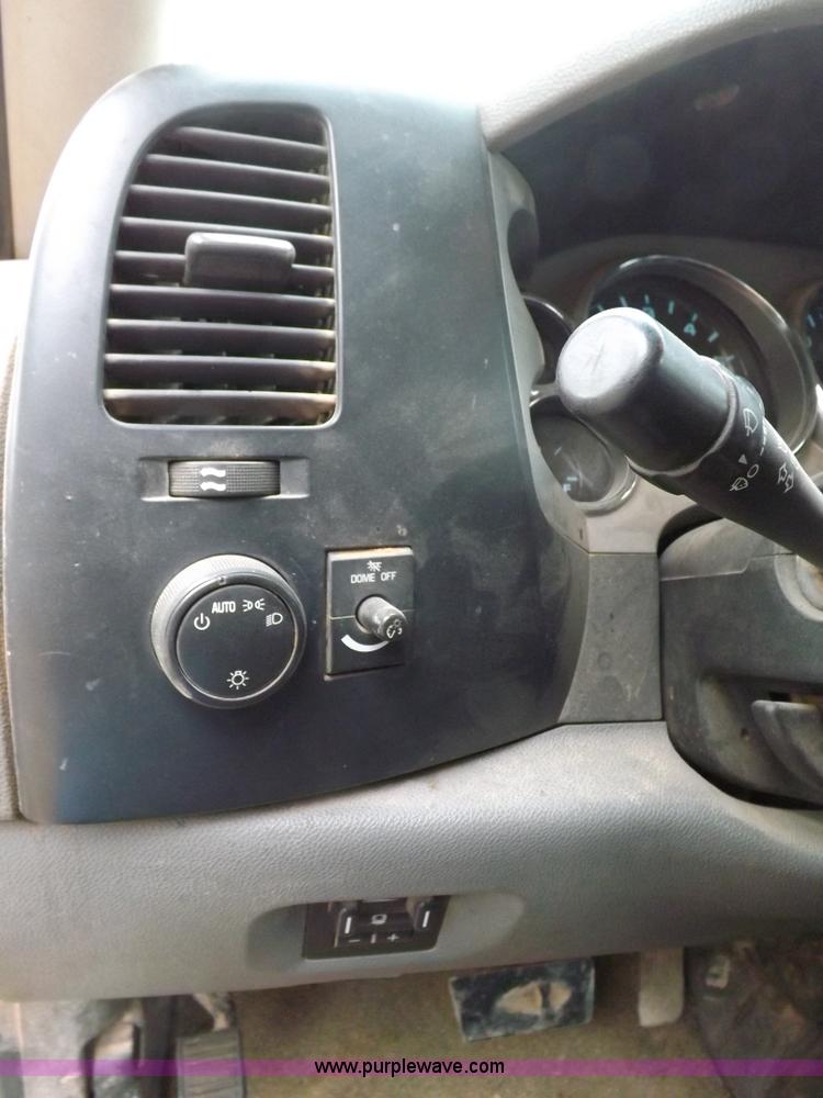 image for item H1756 2009 Chevrolet Silverado 2500HD Ext. Cab flatbed truck