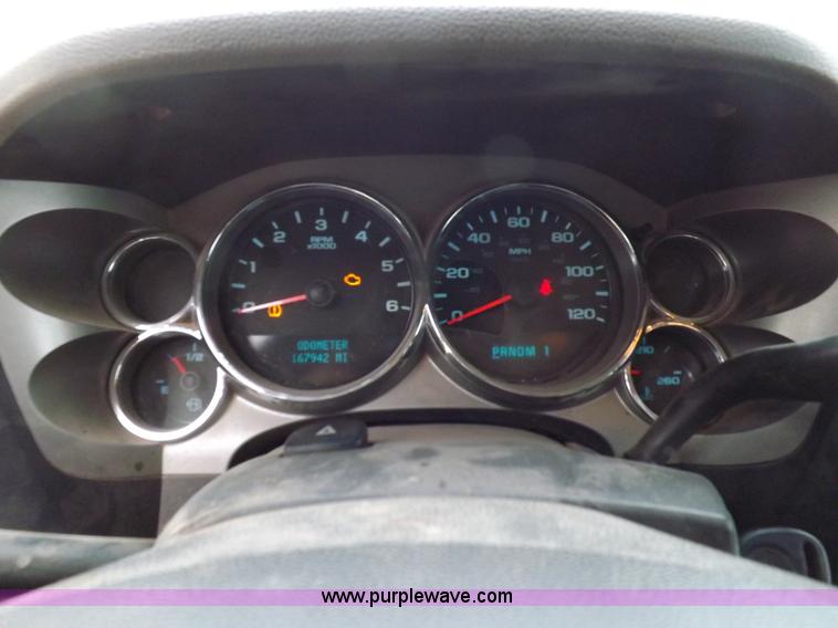 image for item H1756 2009 Chevrolet Silverado 2500HD Ext. Cab flatbed truck