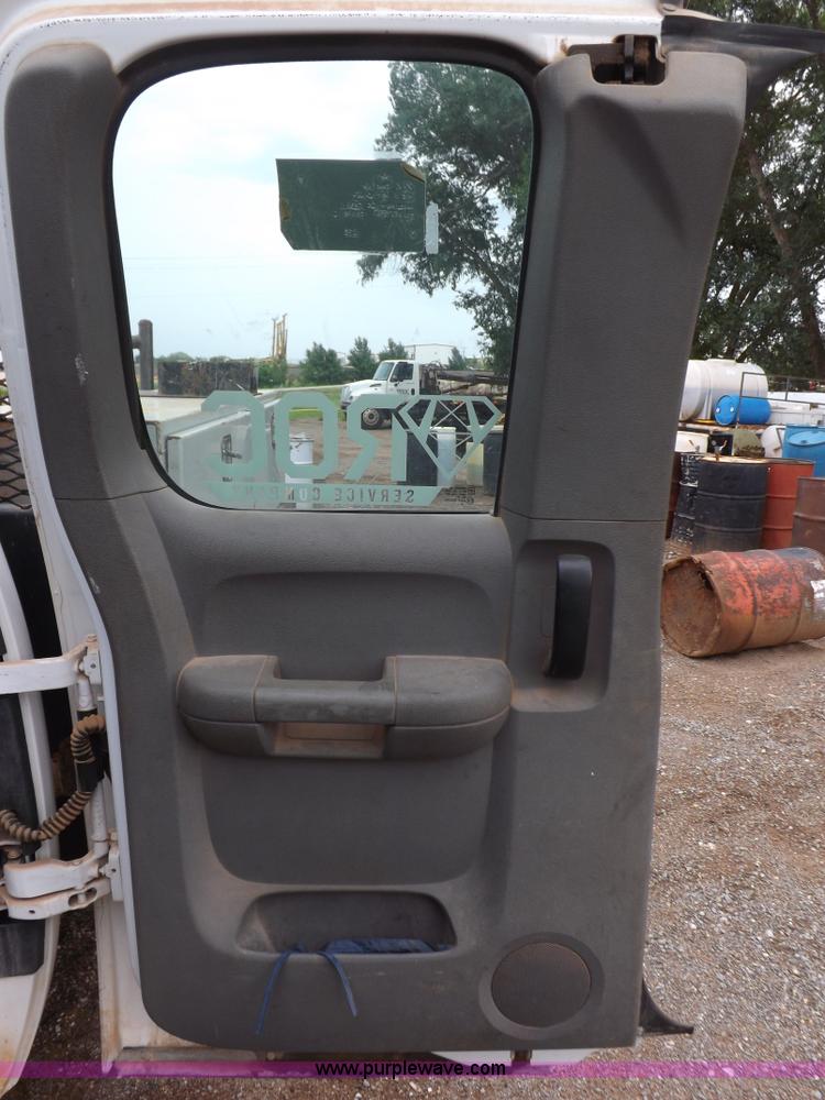 image for item H1756 2009 Chevrolet Silverado 2500HD Ext. Cab flatbed truck