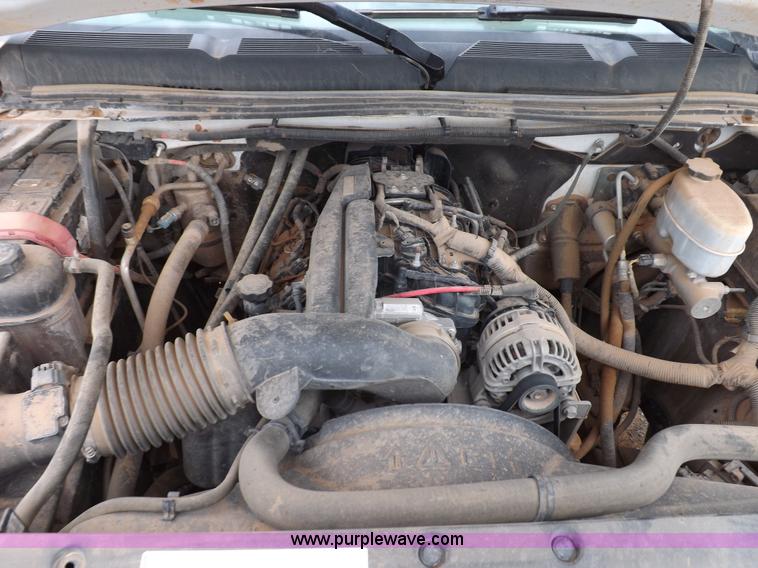 image for item H1756 2009 Chevrolet Silverado 2500HD Ext. Cab flatbed truck