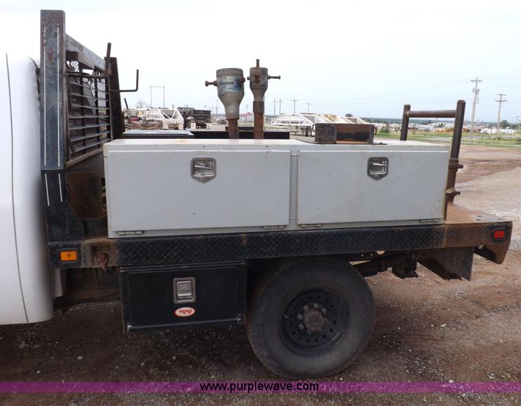 image for item H1756 2009 Chevrolet Silverado 2500HD Ext. Cab flatbed truck