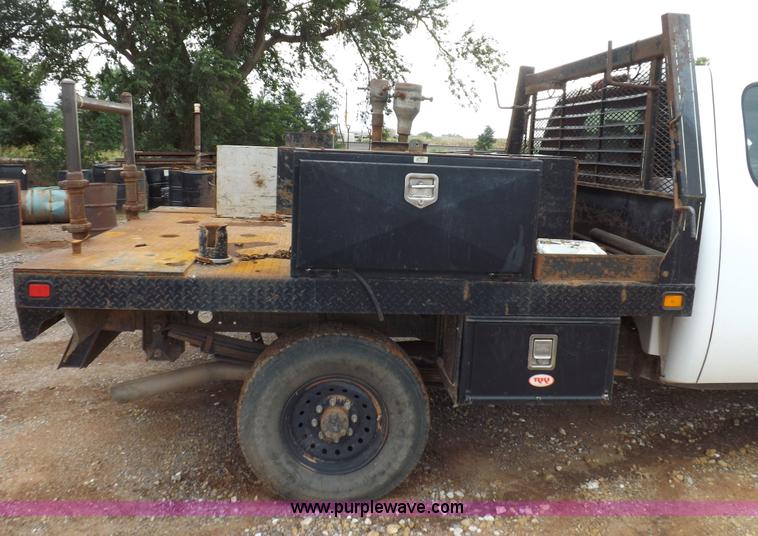 image for item H1756 2009 Chevrolet Silverado 2500HD Ext. Cab flatbed truck