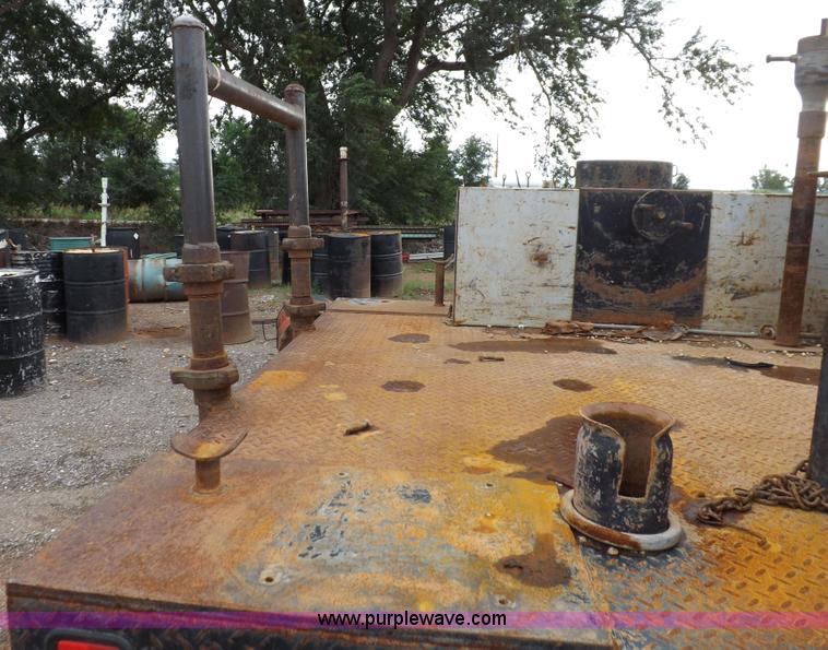 image for item H1756 2009 Chevrolet Silverado 2500HD Ext. Cab flatbed truck