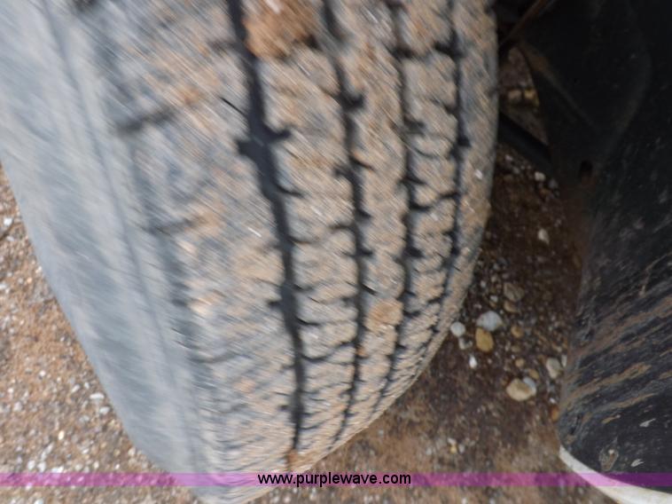 image for item H1756 2009 Chevrolet Silverado 2500HD Ext. Cab flatbed truck