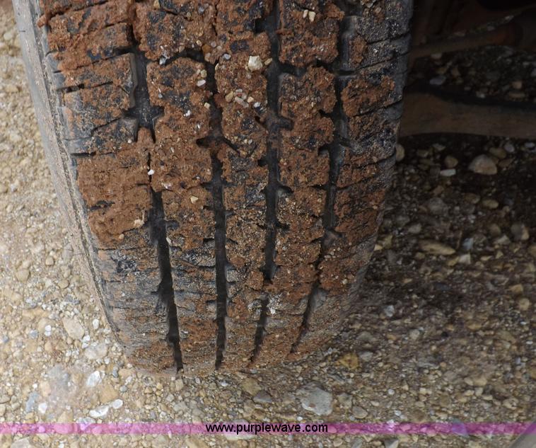 image for item H1756 2009 Chevrolet Silverado 2500HD Ext. Cab flatbed truck