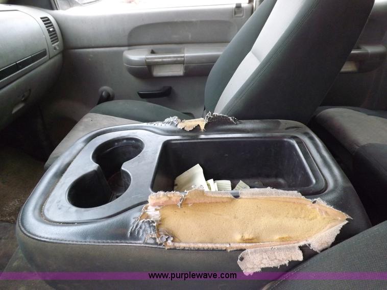 image for item H1756 2009 Chevrolet Silverado 2500HD Ext. Cab flatbed truck