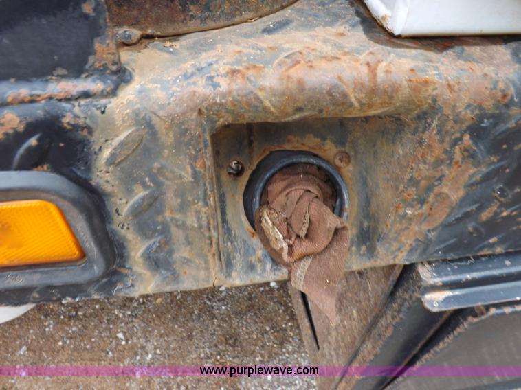 image for item H1756 2009 Chevrolet Silverado 2500HD Ext. Cab flatbed truck