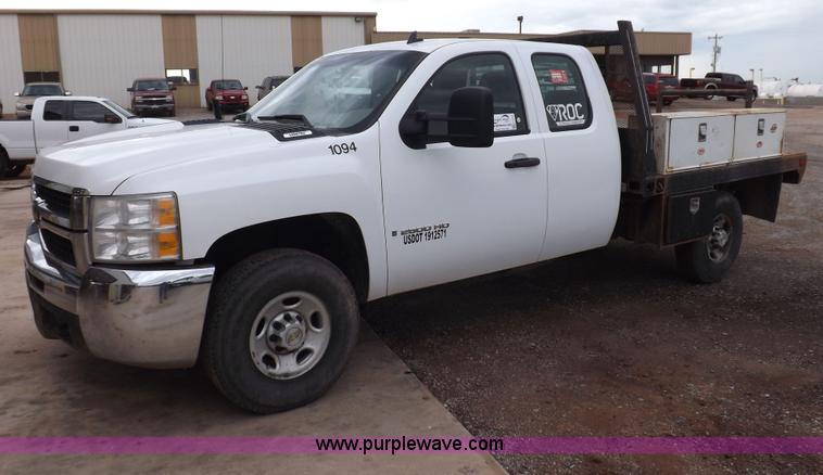 image for item H1757 2009 Chevrolet Silverado 2500HD Ext. Cab flatbed truck