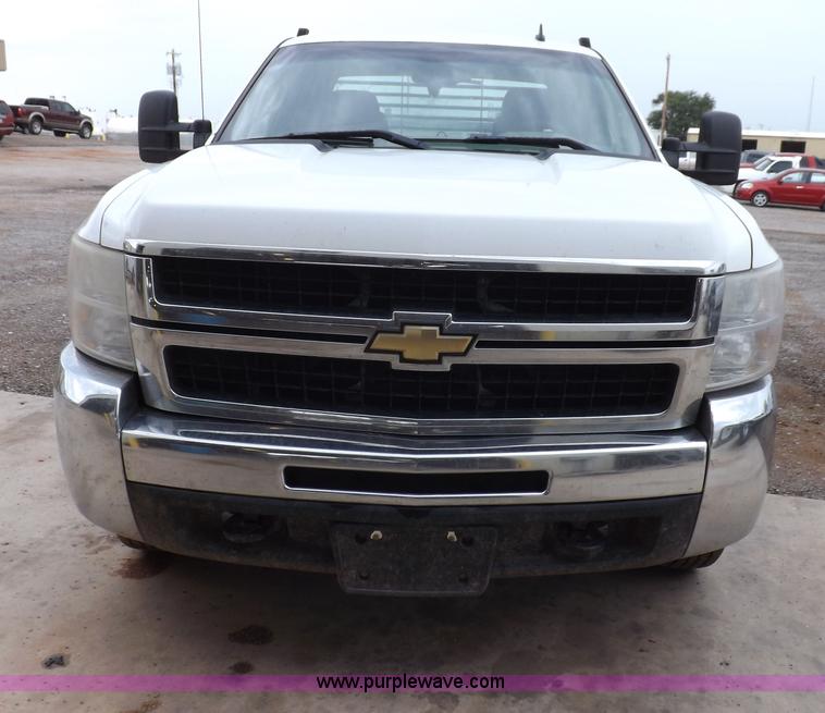 image for item H1757 2009 Chevrolet Silverado 2500HD Ext. Cab flatbed truck