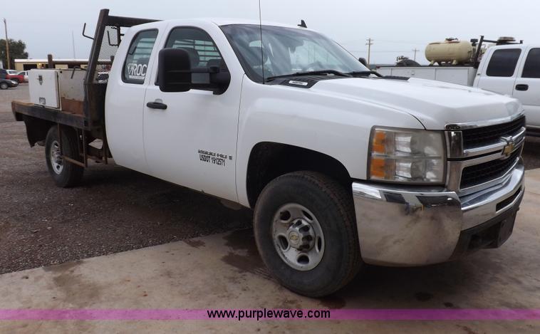 image for item H1757 2009 Chevrolet Silverado 2500HD Ext. Cab flatbed truck