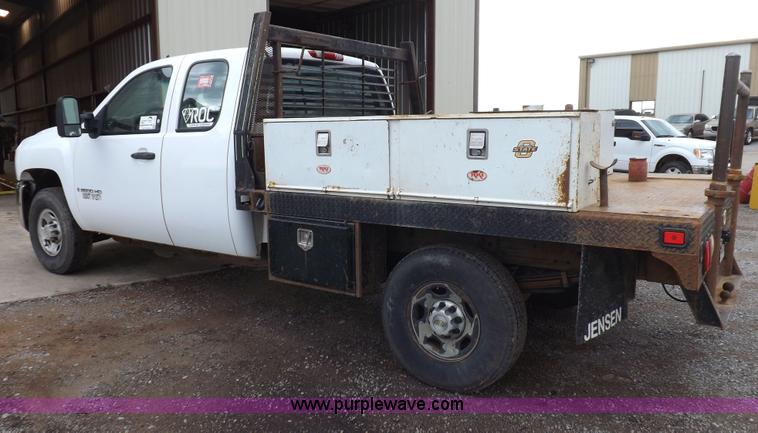 image for item H1757 2009 Chevrolet Silverado 2500HD Ext. Cab flatbed truck