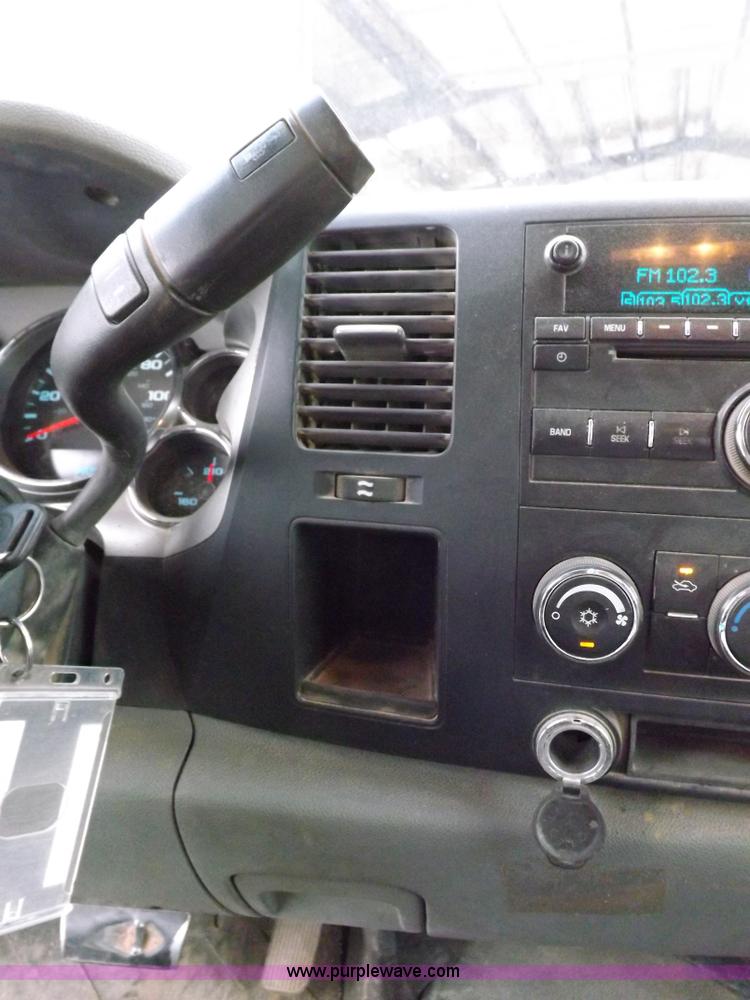 image for item H1757 2009 Chevrolet Silverado 2500HD Ext. Cab flatbed truck