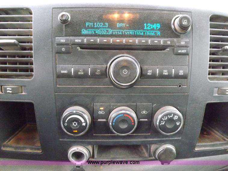 image for item H1757 2009 Chevrolet Silverado 2500HD Ext. Cab flatbed truck