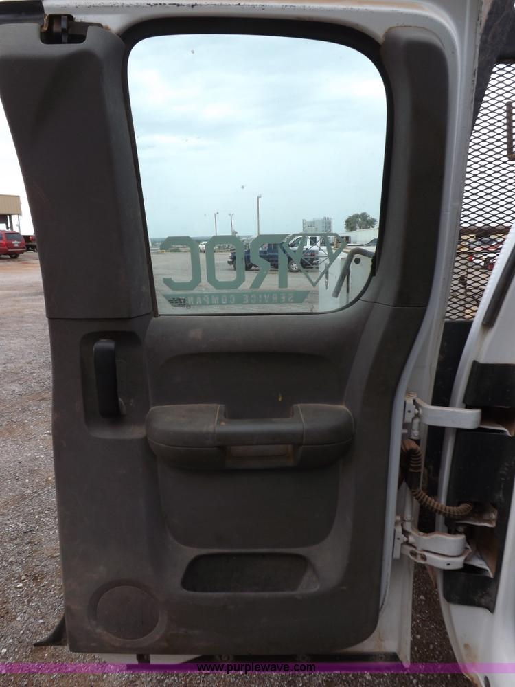 image for item H1757 2009 Chevrolet Silverado 2500HD Ext. Cab flatbed truck