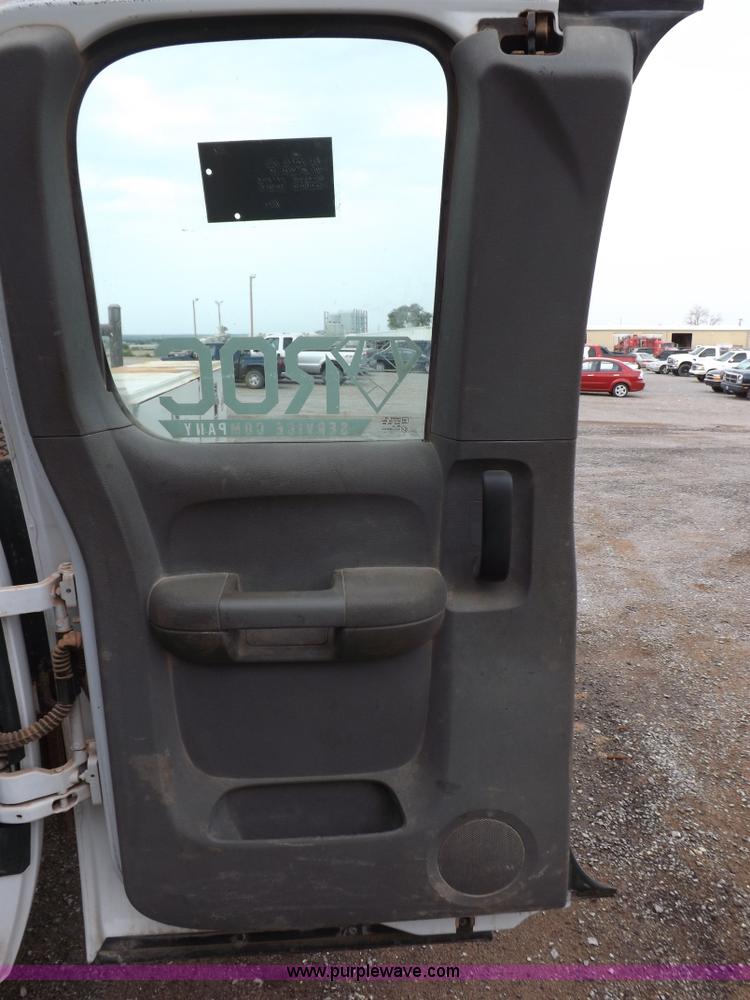 image for item H1757 2009 Chevrolet Silverado 2500HD Ext. Cab flatbed truck