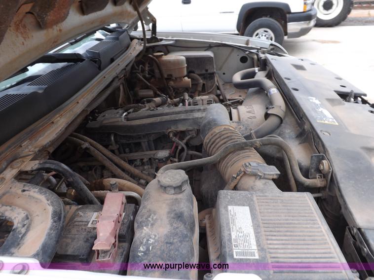 image for item H1757 2009 Chevrolet Silverado 2500HD Ext. Cab flatbed truck