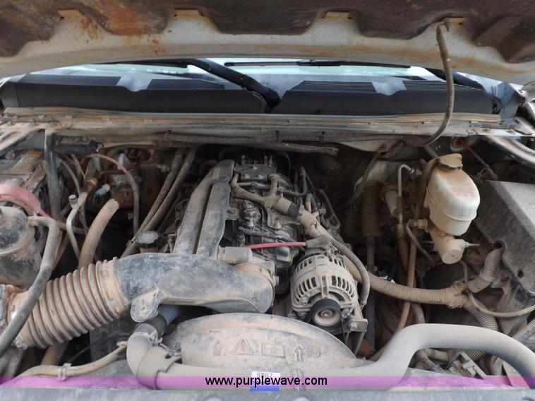 image for item H1757 2009 Chevrolet Silverado 2500HD Ext. Cab flatbed truck