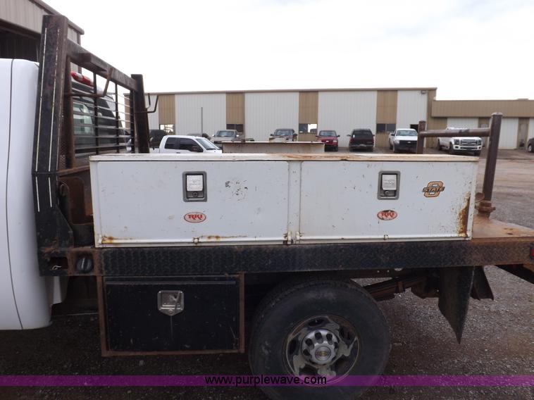 image for item H1757 2009 Chevrolet Silverado 2500HD Ext. Cab flatbed truck
