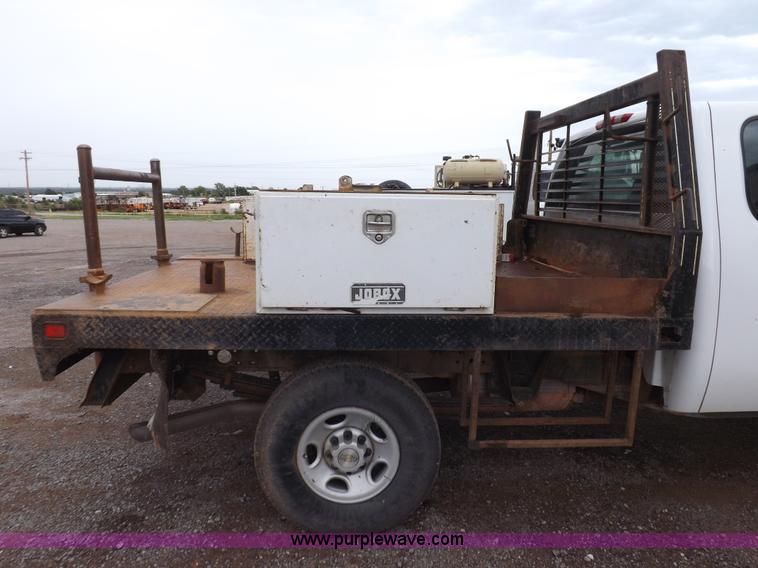 image for item H1757 2009 Chevrolet Silverado 2500HD Ext. Cab flatbed truck
