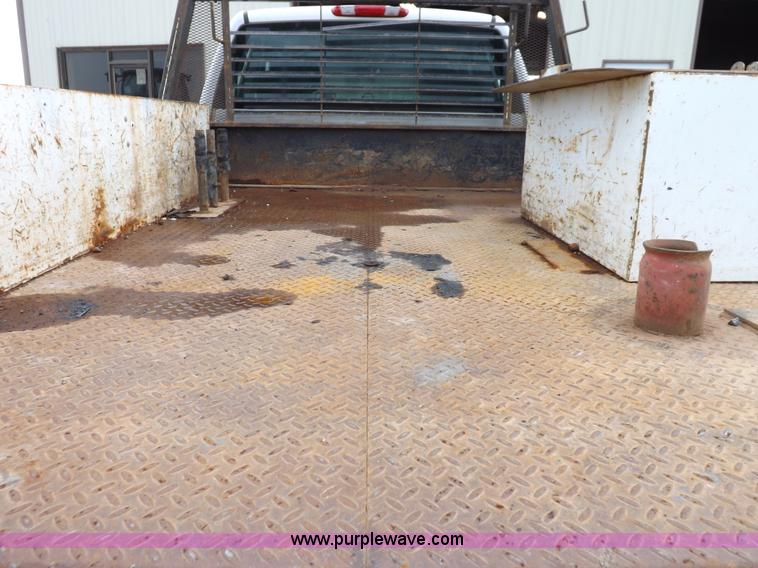 image for item H1757 2009 Chevrolet Silverado 2500HD Ext. Cab flatbed truck