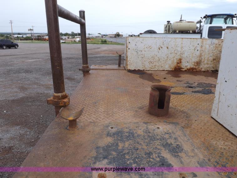 image for item H1757 2009 Chevrolet Silverado 2500HD Ext. Cab flatbed truck