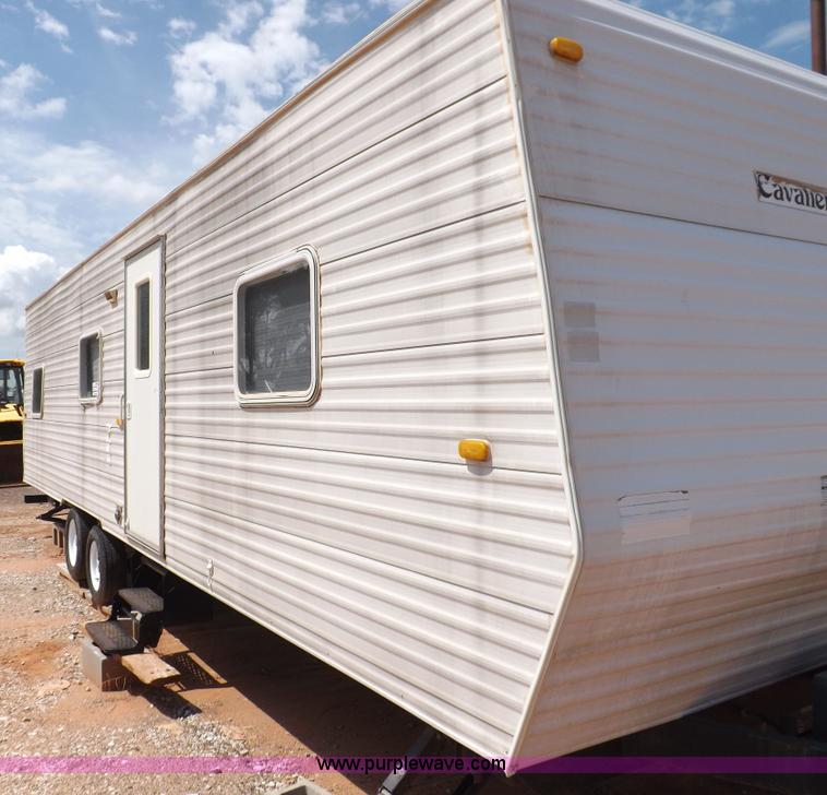 image for item H1789 2006 Gulfstream Cavalier camper