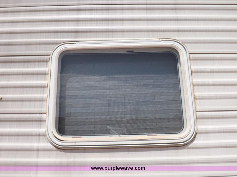image for item H1789 2006 Gulfstream Cavalier camper