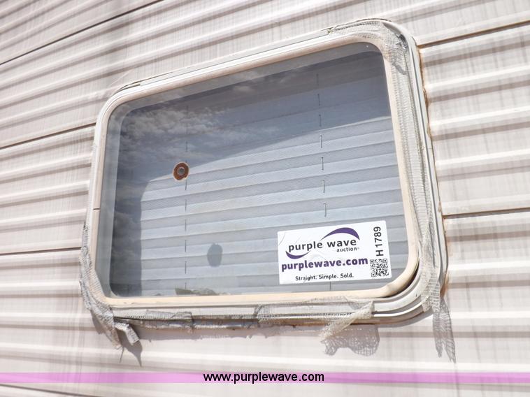 image for item H1789 2006 Gulfstream Cavalier camper