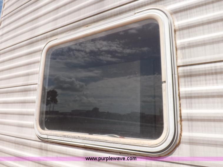 image for item H1789 2006 Gulfstream Cavalier camper