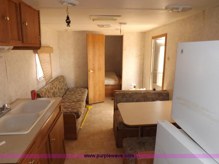 image for item H1789 2006 Gulfstream Cavalier camper