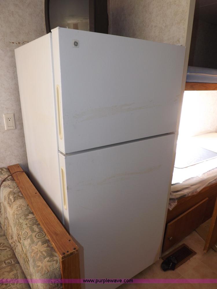 image for item H1789 2006 Gulfstream Cavalier camper