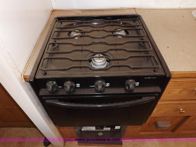 image for item H1789 2006 Gulfstream Cavalier camper