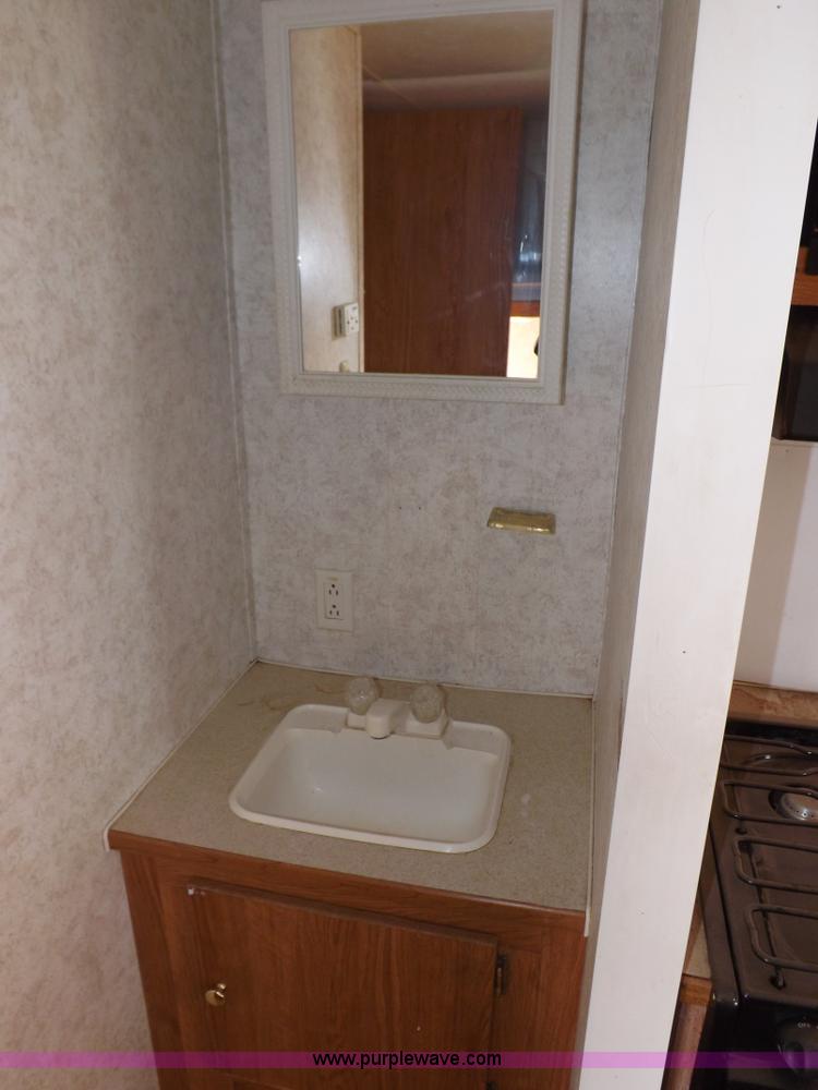 image for item H1789 2006 Gulfstream Cavalier camper